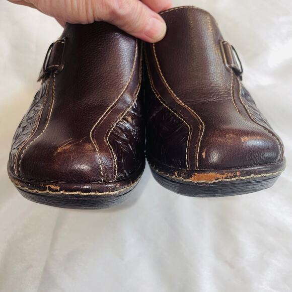 Sofft Tooled Leather Mules - Women's Size 6 M - Comfort Clogs w/ Floral‎ Design - Picture 6 of 10